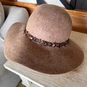 Tan/ brown fall,winter, summer  women’s hat size medium